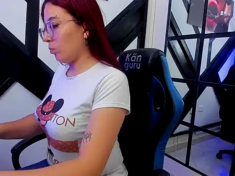 Snapshot of allison_mc chatting on 12, 10, 2025 allison mc online show from 12, 10, 2025