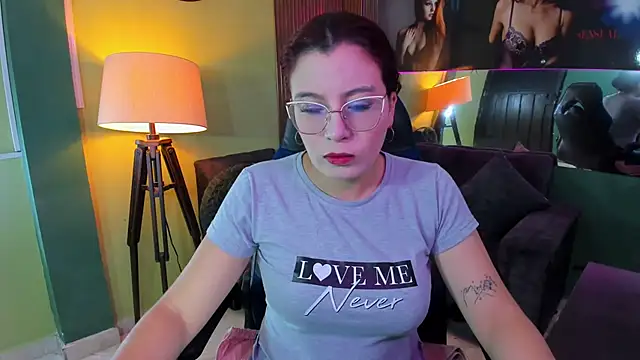 Snapshot of allison_mc chatting on 24, 10, 2025 allison mc online show from 24, 10, 2025