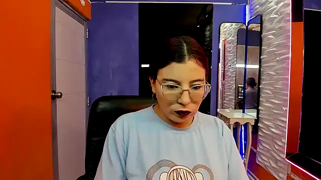 Snapshot of allison_mc chatting on 6, 11, 2025 allison mc online show from 6, 11, 2025