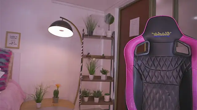 Snapshot of Giia_Moretti_ chatting on 10, 11, 2025 Giia Moretti online show from 10, 11, 2025