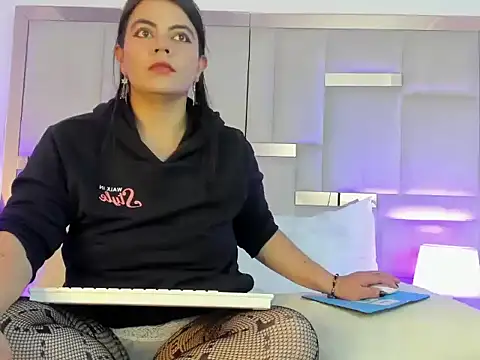 Snapshot of DayanaNaughty chatting on 24, 10, 2025 DayanaNaughty online show from 24, 10, 2025