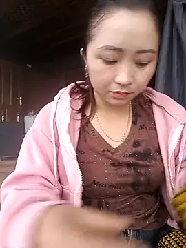 Snapshot of miemie-xx chatting on 8, 10, 2025 miemie-xx online show from 8, 10, 2025