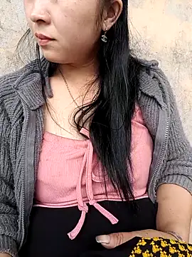 Snapshot of miemie-xx chatting on 15, 10, 2025 miemie-xx online show from 15, 10, 2025