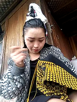 Snapshot of miemie-xx chatting on 25, 10, 2025 miemie-xx online show from 25, 10, 2025