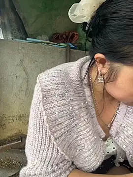 Snapshot of miemie-xx chatting on 2, 11, 2025 miemie-xx online show from 2, 11, 2025