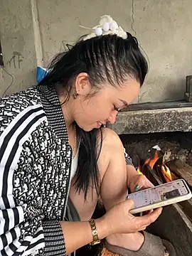 Snapshot of miemie-xx chatting on 13, 11, 2025 miemie-xx online show from 13, 11, 2025