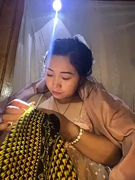 Snapshot of miemie-xx chatting on 22, 11, 2025 miemie-xx online show from 22, 11, 2025