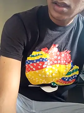 Snapshot of use_19 chatting on 5, 12, 2025 use 19 online show from 5, 12, 2025