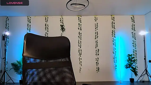 Snapshot of Alicia_art_ chatting on 22, 11, 2025 Alicia art online show from 22, 11, 2025