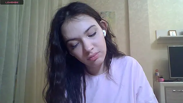 Snapshot of CeyaLier chatting on 19, 6, 2026 CeyaLier online show from 19, 6, 2026