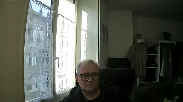 Snapshot of macdut67 chatting on 7, 10, 2025 macdut67 online show from 7, 10, 2025