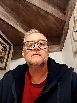 Snapshot of macdut67 chatting on 10, 10, 2025 macdut67 online show from 10, 10, 2025