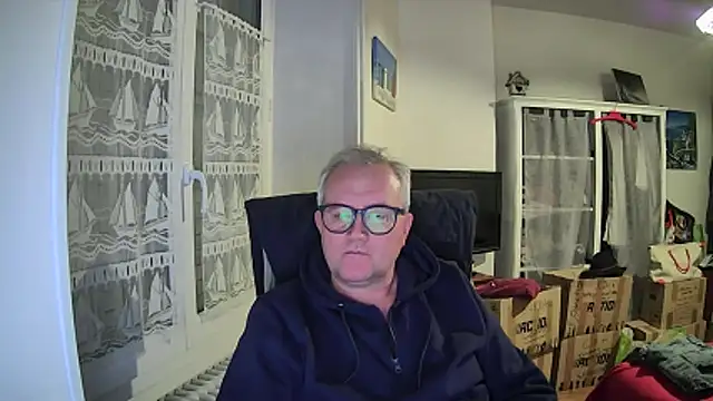 Snapshot of macdut67 chatting on 2, 11, 2025 macdut67 online show from 2, 11, 2025