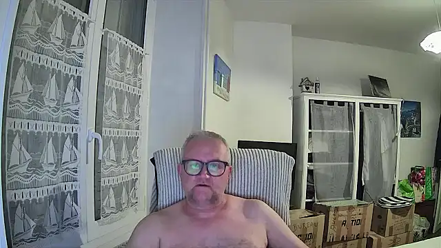 Snapshot of macdut67 chatting on 15, 4, 2026 macdut67 online show from 15, 4, 2026