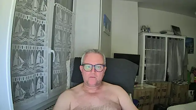 Snapshot of macdut67 chatting on 7, 7, 2026 macdut67 online show from 7, 7, 2026