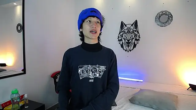 Emo Boy  online show from 17, 12, 2025