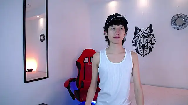 Emo Boy  online show from 18, 12, 2025