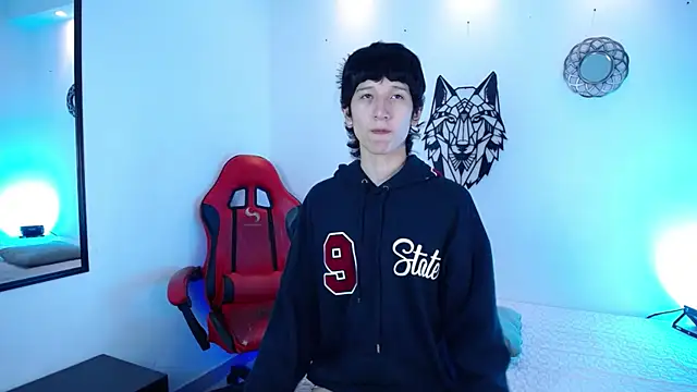 Emo Boy  online show from 19, 12, 2025