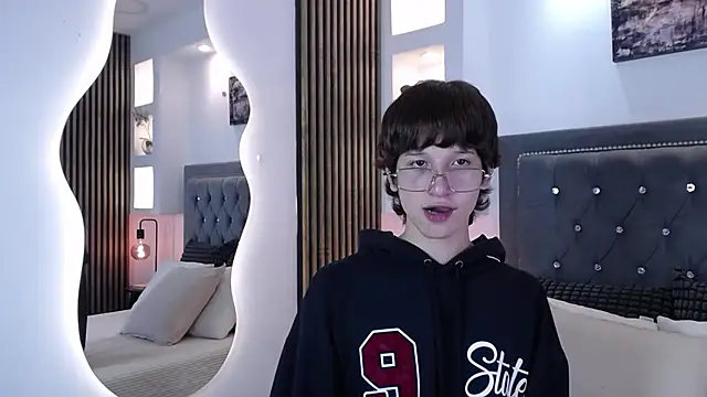 Emo Boy  online show from 10, 4, 2026