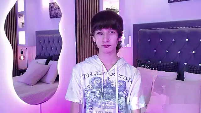 Emo Boy  online show from 23, 4, 2026