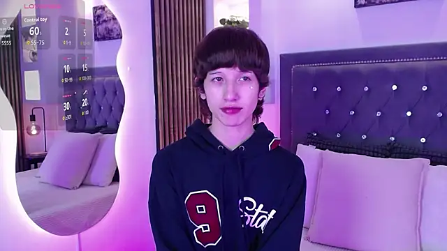 Emo Boy  online show from 24, 4, 2026