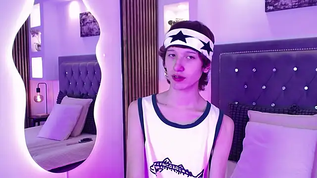 Emo Boy  online show from 27, 4, 2026