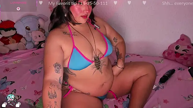 Snapshot of Emilycollei chatting on 4, 11, 2025 Emilycollei online show from 4, 11, 2025