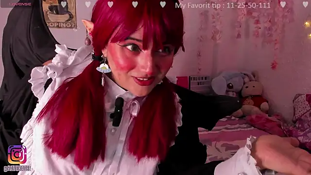 Snapshot of Emilycollei chatting on 11, 11, 2025 Emilycollei online show from 11, 11, 2025