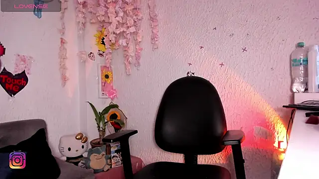 Emilycollei online show from 28, 4, 2026