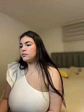 Snapshot of Isabella_LaRue chatting on 16, 2, 2026 Isabella LaRue online show from 16, 2, 2026