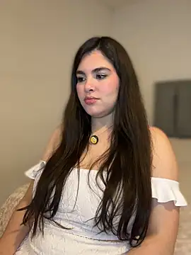 Snapshot of Isabella_LaRue chatting on 14, 4, 2026 Isabella LaRue online show from 14, 4, 2026