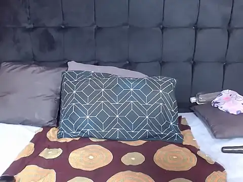 CaramelBootty online show from 18, 11, 2025