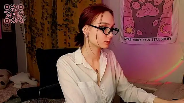 Snapshot of Aurisinst chatting on 8, 11, 2025 Aurisinst online show from 8, 11, 2025