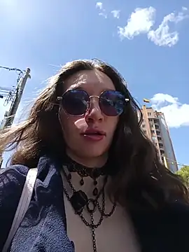 Lucy colee online show from 17, 1, 2026