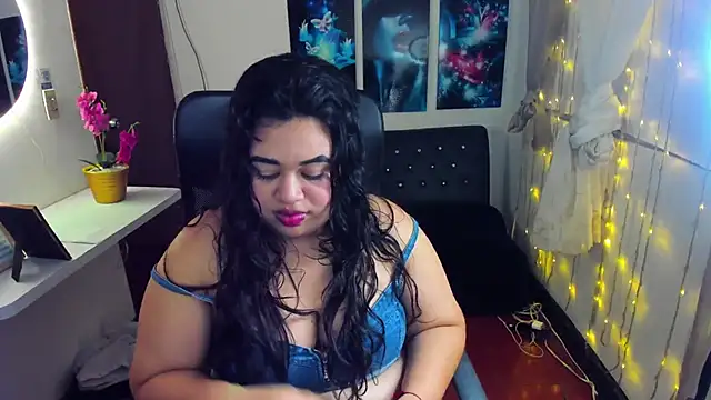 oliviia cute online show from 5, 11, 2025