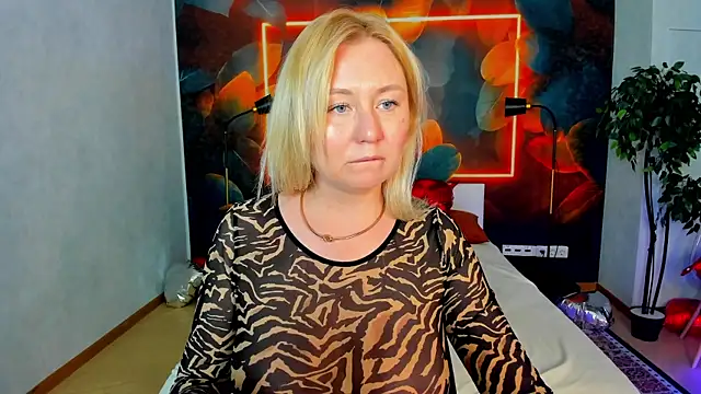 Snapshot of scent__of_woman chatting on 3, 5, 2026 scent of woman online show from 3, 5, 2026