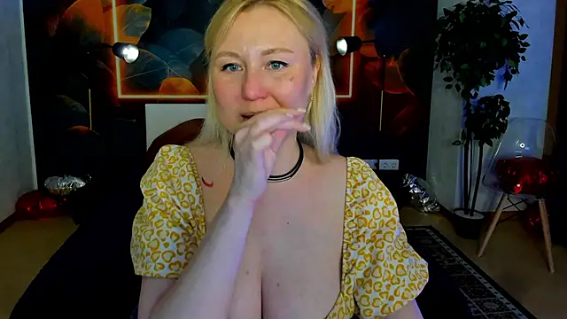 Snapshot of scent__of_woman chatting on 15, 5, 2026 scent of woman online show from 15, 5, 2026