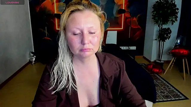 Snapshot of scent__of_woman chatting on 5, 6, 2026 scent of woman online show from 5, 6, 2026
