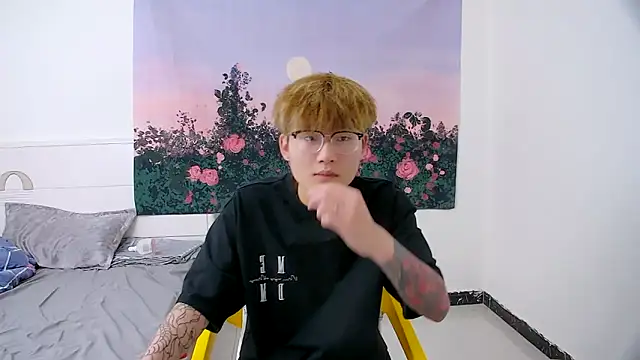 KK-cuteboy online show from 15, 4, 2026