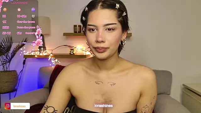 Snapshot of LoraShines chatting on 18, 1, 2026 LoraShines online show from 18, 1, 2026