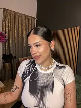 LoraShines online show from 19, 6, 2026