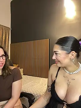 LoraShines online show from 19, 7, 2026