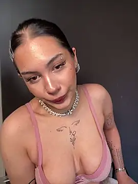 LoraShines online show from 20, 7, 2026