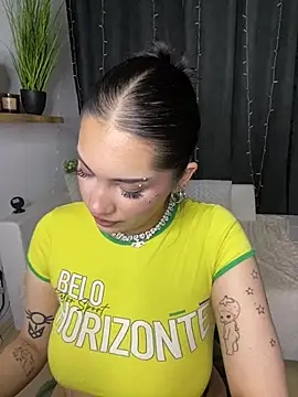 LoraShines online show from 22, 7, 2026