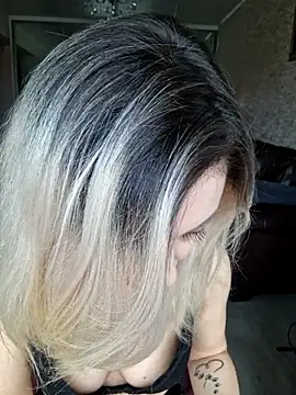 Snapshot of BritanyVegas chatting on 28, 11, 2025 BritanyVegas online show from 28, 11, 2025