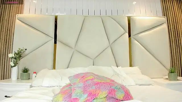 rebeca brown  online show from 18, 4, 2026