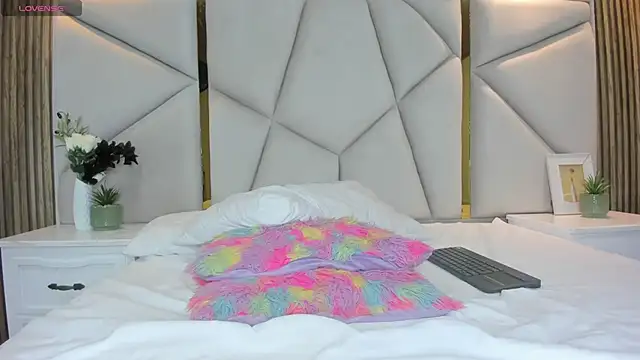 rebeca brown  online show from 23, 4, 2026