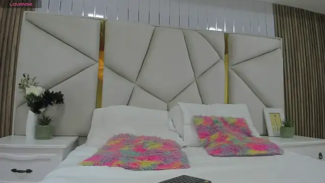 rebeca brown  online show from 24, 4, 2026