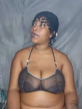 Snapshot of ZuriVixen chatting on 19, 5, 2026 ZuriVixen online show from 19, 5, 2026