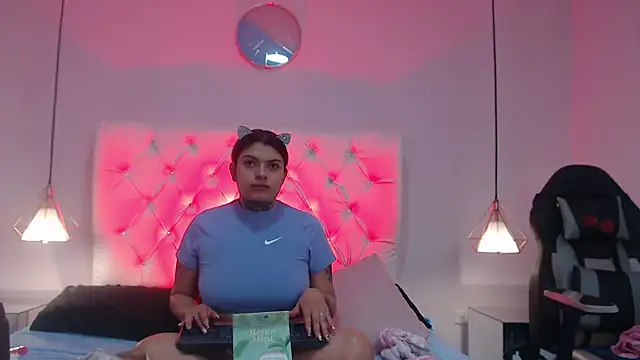 Snapshot of Bubbiecherry chatting on 28, 10, 2025 Bubbiecherry online show from 28, 10, 2025